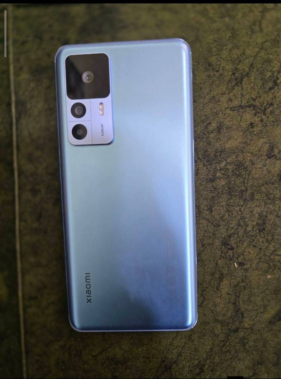 سلام عليكم  شاومي 12 تي 
ذاكره 256   جهاز مكفول 
فقط بصمه الصبع  ما تشتغل 
وطخه في الطراف جانت مشكله
 بل دخمه مال صوت سويتها 
جهاز ملحقاته 2 كفرات وشاحنه 
جهاز يشحن120 واط 
 جهاز 90 فريم بوبجي 
سعر جهاز ب 200 وبي مجال 
مكاني بغداد زعفرانيه 
*********** اتصل+ واتساب
