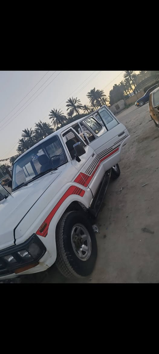 السلام عليكم لاند كروز موديل 84 رقم بغداد الماني سنوية لل27 مكينة وكير ولو كير جديد سيارة مصبوغة حزام مابيها ضربة قوية سيارة نقصها بس باور سيارة كاملة رايدها ب33 وبيها مجال مكاني بغداد دورة رقمي *********** اسيا ***********
