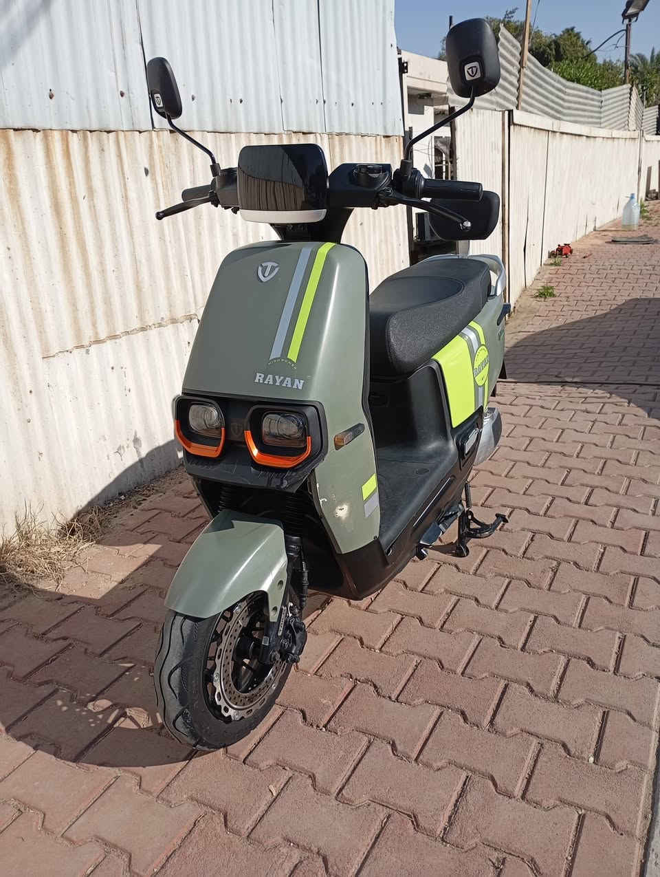 السلام عليكم اخوان ريان ام عيون للبيع موديل 25 دراجه إستعمال قليل جدا ونظيفه جدا سويجين بصمه كامله ومبدأ بيها اي شي عده الشخط والفطر باب البيت ابن أخويه طخها وصل الشراء موجود سعرها 700وبيها مجال مكاني بغداد قرب كراج العلاوي اي استفسار ***********وتساب متواجد وغير متواجد على فيس أو الماسنجر مكلف للنشر
