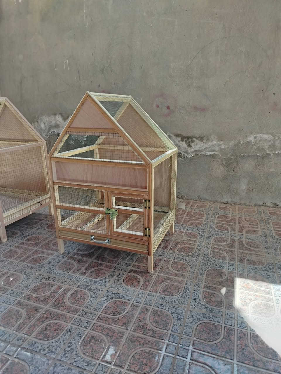 قفص بلابل قياساته
عرض 60
نزال 50
ارتفاع 95
يحتوي على مجر تنضيف 
السعر 30
للاستفسار الاتصال او مراسله الصفحه ***********
