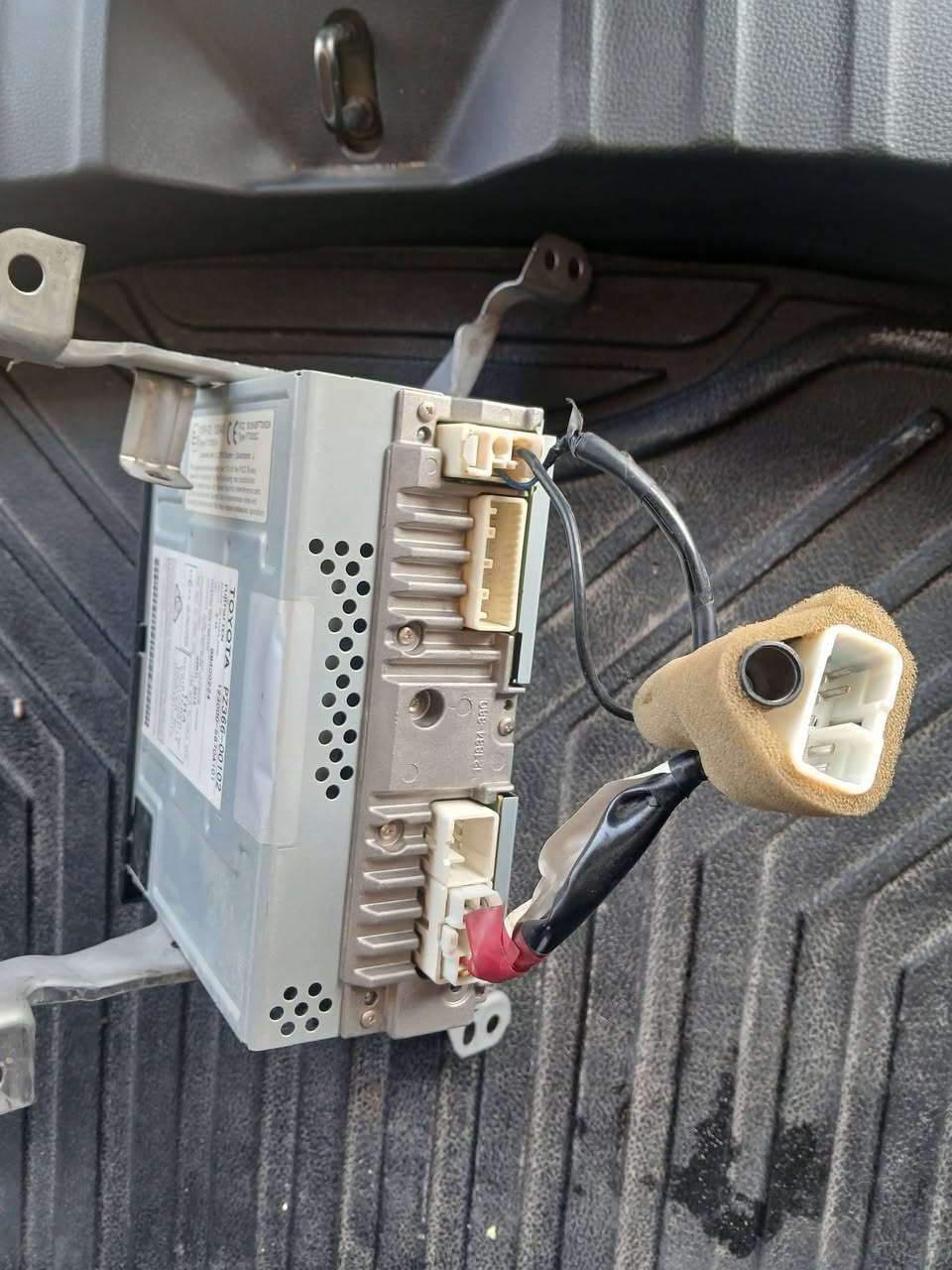 السلام عليكم
مسجل لاندكروز 2015 بلادي اصلي مع الفيش 
للبيع نظيف استعمال قليل 
***********
