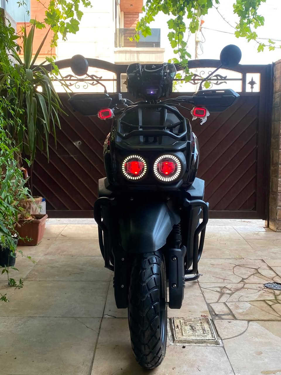 بە ناوی خوای گەورە
ماکس تانک (150cc) ماتۆڕەکە یەک کەلیمەی ناوێ سعرێک خوار هەموو بازاڕو سفر سفرە ٣٧٨ کیلۆمەتر ڕۆشتووە و ڕۆنی مۆتۆسێڵی تێکراوە و ماتۆڕێکی تا ڵێی پاک و جوان و کەشخەیە لایلۆنی هەموو گیانی پێوە ماوە و تایەی دژە خلیسک و قاڵبی بۆ بەستراوە یەک نوکە دەرزی شوختی نیە ٢ بەسمەو سویچی لەگەڵایە و سکویرتیە سلف بەسمەیە و سعر ٩٨٠ هەزار لە سلێمانیم


**إذا كنت صاحب هذا الإعلان وتريد حذفه لأي سبب، رجاءا أرسل رسالة إلى الدعم الفني**