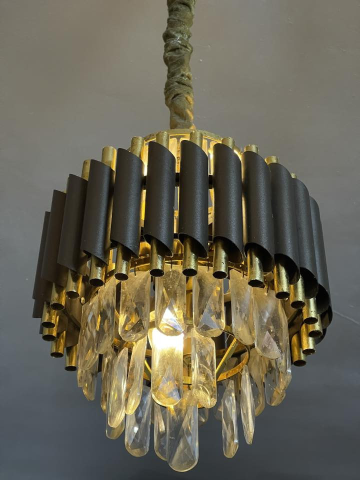 سلام عليكم
زوج ثريات ب ٤٠ الف 
مكاني موصل 
رقمي ***********
