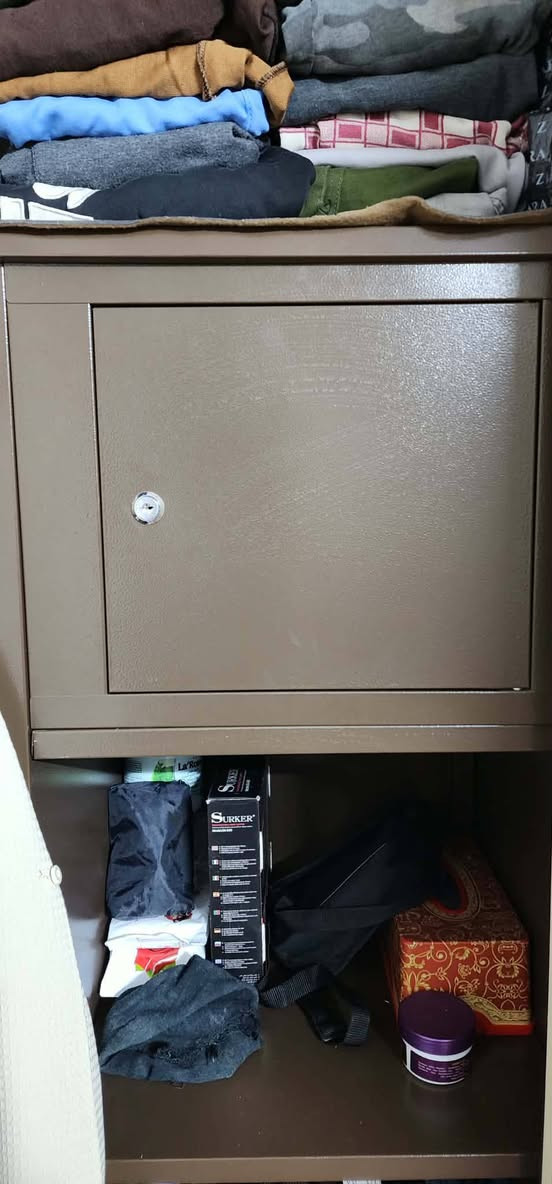 يـــْْْــالــــلـــۿ يــــارزاق 🤍
الــْْبــيــع الــْْسـريـــع 🤍✨
كلشي يتوفر لدينا وابأنسب الاسعار تابع الصفحه 👈🤍
الي عنده غراض يدزهن خـْْاص ابيـــْْعهــْن الــْْه 😌✌️💛 ✅ لوكر حديد متين ومقاوم شخط مابي
✅ تصميم عملي: مساحة تعليق + أرفف تخزين
✅ قاصة داخلية بقفل مفتاح لحفظ الأغراض الثمينة
شد وفل مثل الغرف 🌸🤍
عنوان كركوك حزيران 🤍 🌸


**إذا كنت صاحب هذا الإعلان وتريد حذفه لأي سبب، رجاءا أرسل رسالة إلى الدعم الفني**