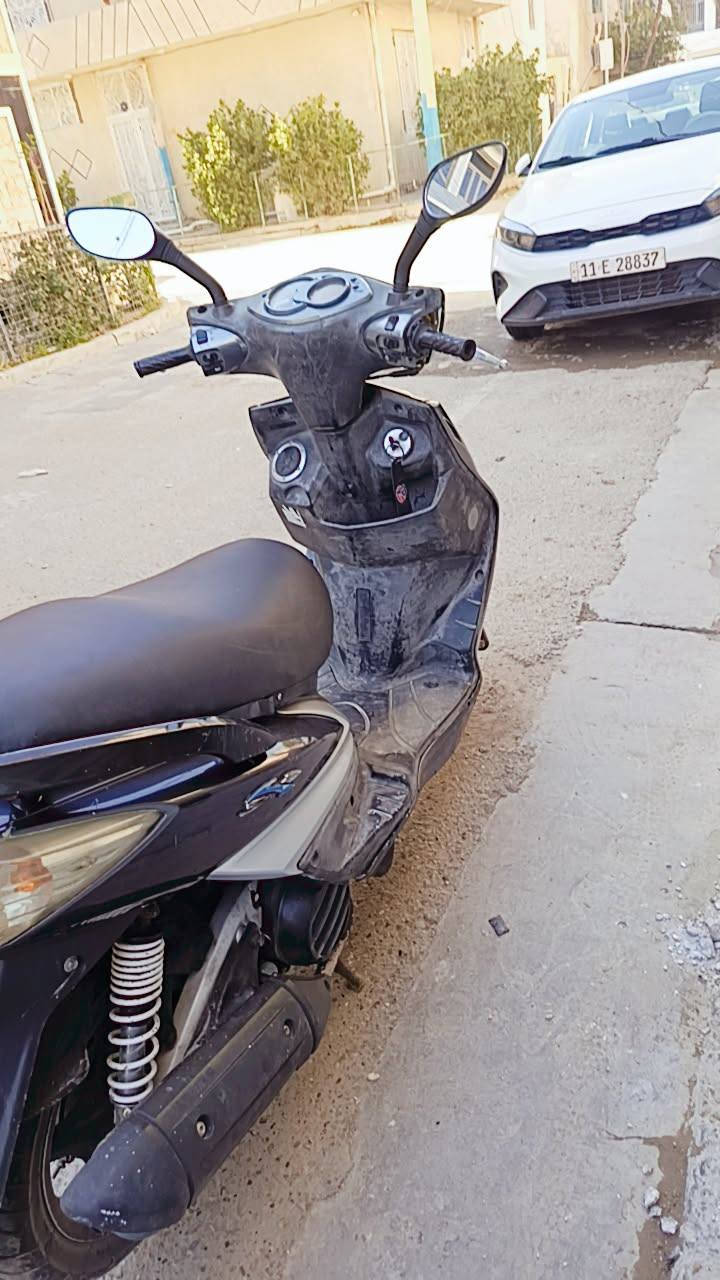 سلام عليكم متاح دراجة سكنس فحل دراجة .كابريتر. كلها ختم واحد +مكينة ناعمة + كهربائيات كلها شغالة مثل ما موضح بالصورة + شلعة معدل خير من الله كلها علبلاد مال جناي.السعر.(850).مجال بصيط جدا مكاني بغداد الحرية رقمي بي واتساب.***********.
