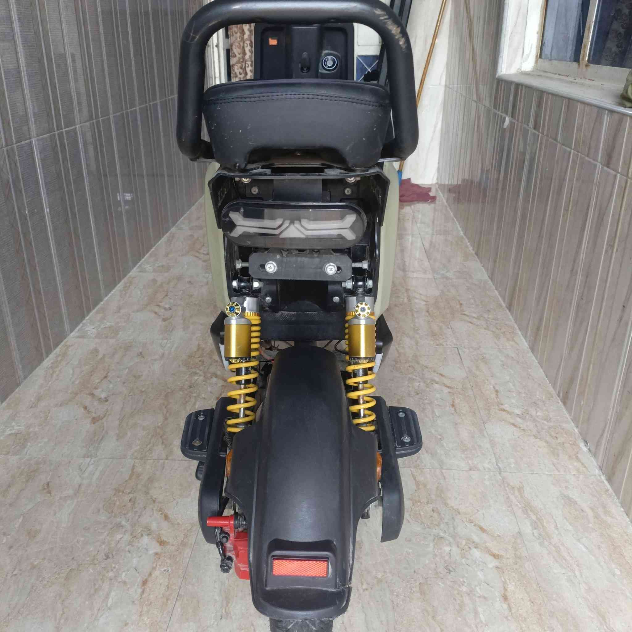 دراجه R9s مديل 2026 شركه وينلي بطاريات 32امبير اصليات صارلهه كم شهر عندي وكامله ما بيهه اي نقص واستخدام بسيط من شغل للبيت ما متعوبه كلشي شغال كلوبات بريكات هورن تايرات جدد مبدلهن..... مراوس بماكس وانطي فرق 300ونازل.... او للبيع ب440 مكاني حيانيه 
واتساب. ***********
