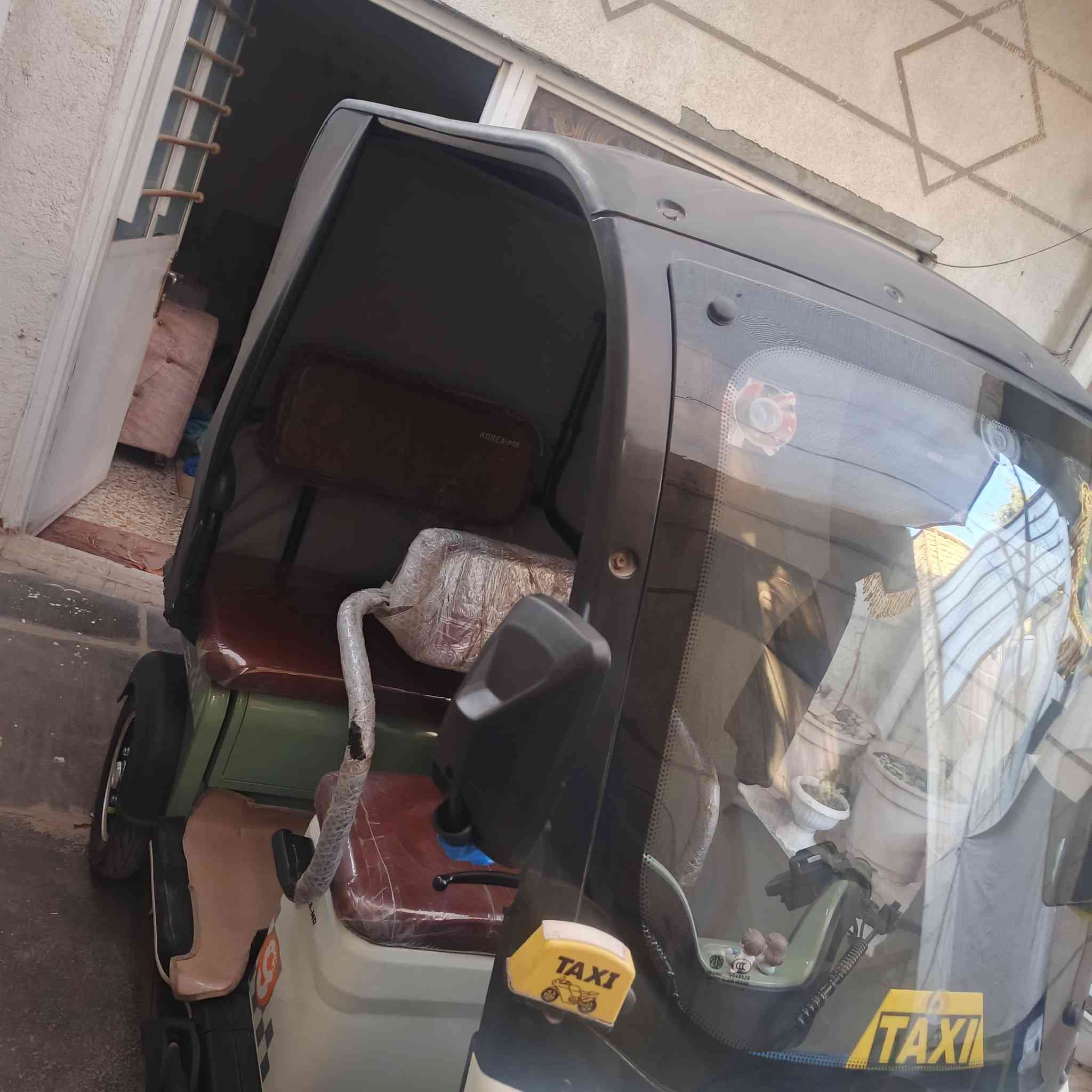 سلام عليكم تكتك عل شحن
5بطاريه اكبار 
فقط هاي ضربه بلصفحه مثل ماوضحه 
امامك 
3 نمر 
دراجه صارله 5اشهر 
سعرها 1650
وبيه مجال مكاني زعفرانيه 
***********
