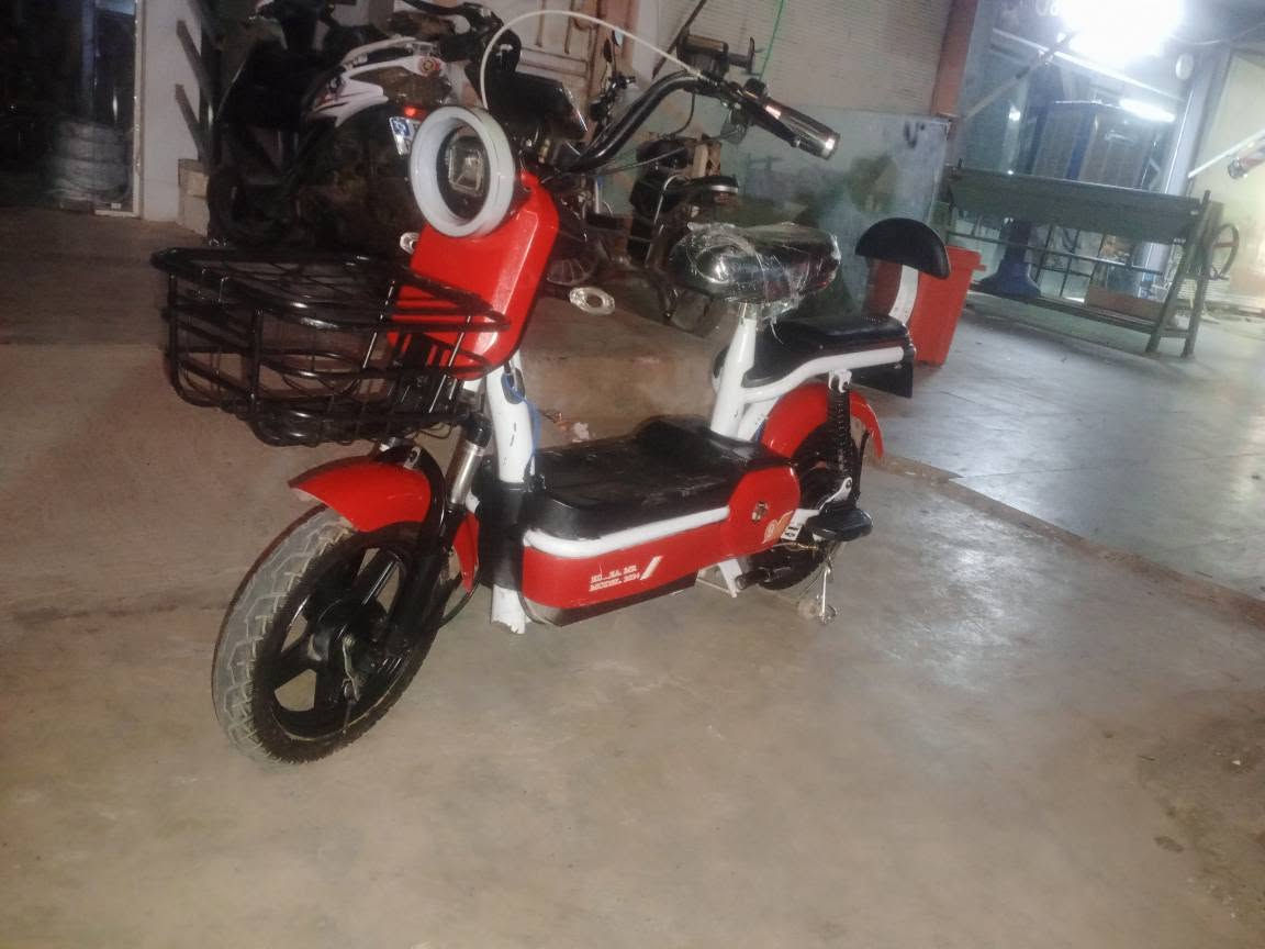 ماطور شحن حجم 14 اخو الجديد فول بطاريات بشرط جديد سرعه 99 أربيل هفلان سعر 230الف ومجال 
*********** أربيل, العراق
