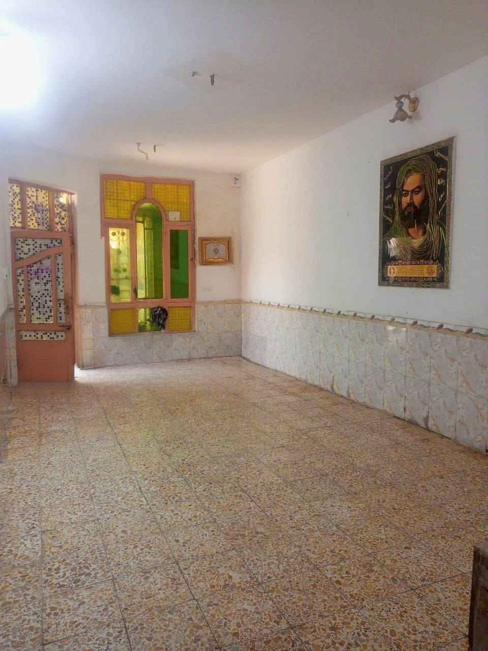 بيت للأيجار مساحته 162ونص في الشهداء /الدبية /قرب مدرسة الاطلال يتكون من غرفة وهول داخلي وهول خارجي واستقبال ومطبخ ومناور وصحيات داخلية وخارجية
علماً أن الارضية كاشي والسطح اشتايكر 
للاستفسار الاتصال على الرقم ***********
