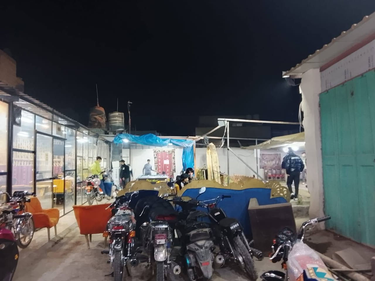 كوفي للبيع مكانه الحر الصغير مجاور اسواق السلطان
كوفي ومطعم خيال
 مساحت الكاع 400متر.  السعر 30بي مجال


**إذا كنت صاحب هذا الإعلان وتريد حذفه لأي سبب، رجاءا أرسل رسالة إلى الدعم الفني**