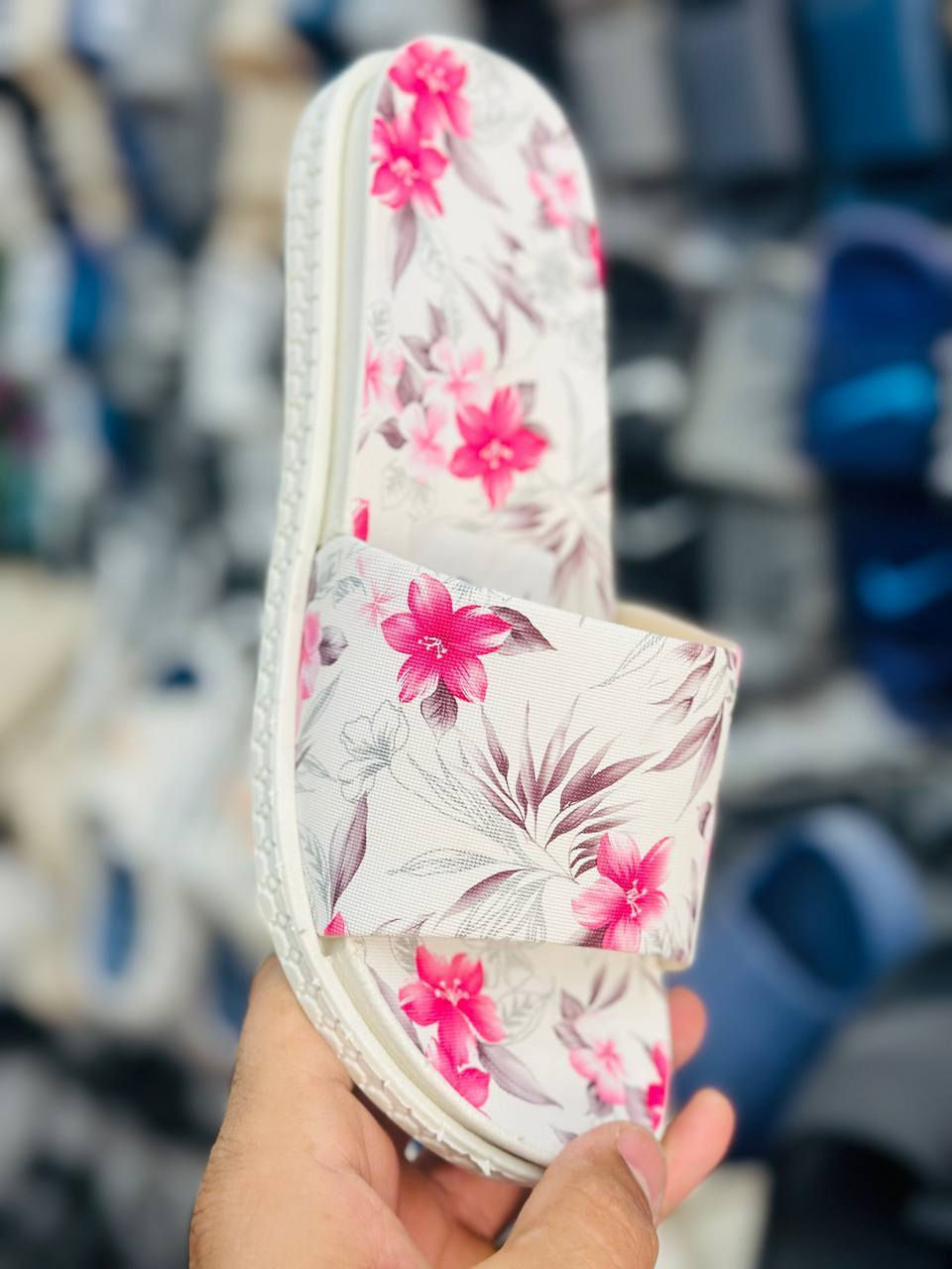 سليبـــــــــر نســــــــائي 
سعـــر الكارتـــــــون بـــــ 48 الــــــــف 
تعبئــــــــة الكارتـــــــون 24 قطــــــعه 
📲 قناتنا الرسمية على التليگرام:
https://t.me/lady_shose
✅ تابع قناة آلَشّـمِــــــسً لَلَجَ ـمِـلَهِ على واتساب:
https://whatsapp.com/channel/0029VaxGBzjEKyZ8HyWSgC03
📞 واتساب الحجز والتواصل:
***********
