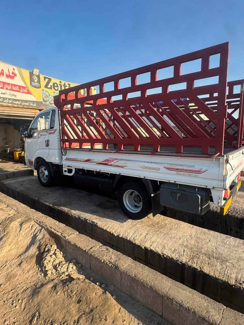 السلام عليكم فحل موديل ٢٠٠٨ السياره مصبوغه تخم تاير باتري سلف داينو تبريد كله جديد  مكاني بغداد جسر ديالى   *********** 
السعر ١٠٥ او بيها مجال بدون محجر رقم انبار بسمي هزه جديده
