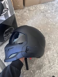 خوذ عدد ٢ للبيع سعر الوحده ٧٥ توصيل جميع محافظات 07847597729