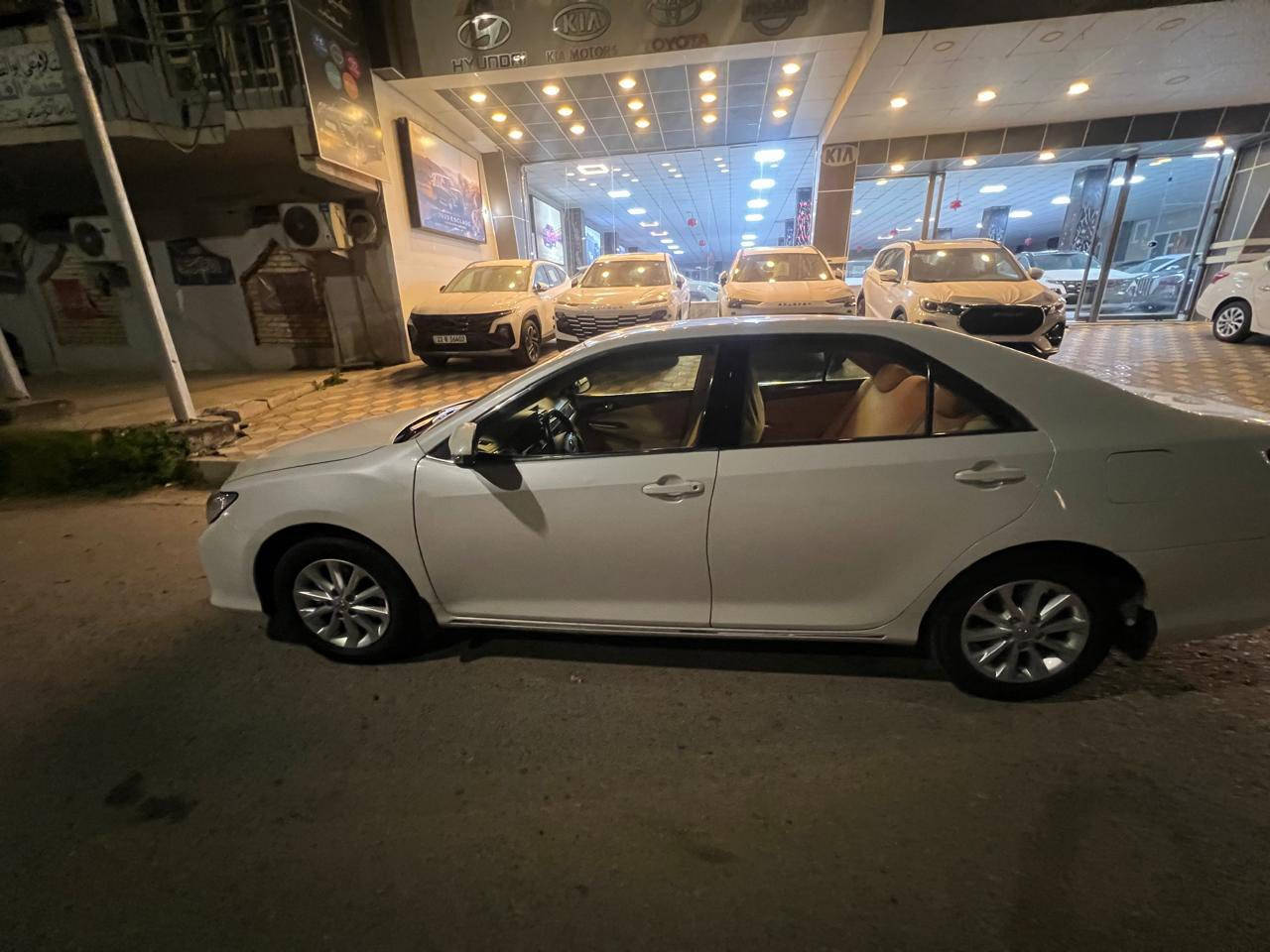 السلام عليكم
كامري 2013 خليجي
نص فول 
ابيض صدفي 
رقم اربيل دولي تحويل مباشر 
بيها قطعتين صبغ 
هـ:***********
