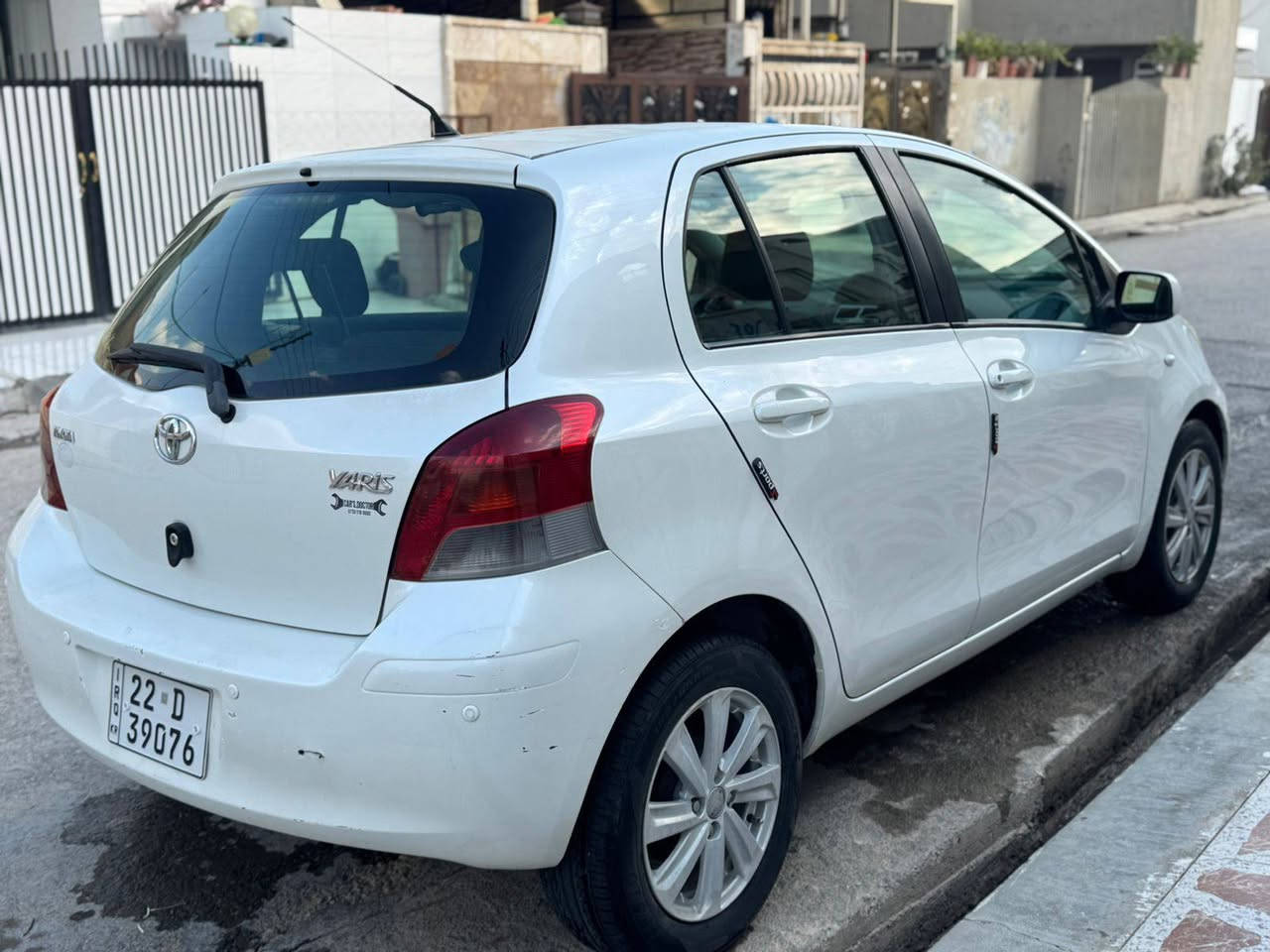 تويوتا يارس موديل 2011 زؤر خاوينة بة ناوي خؤمة هةموو شتي نويية تةنها نيو دةرگاي سبوغة هيجي تري نية سعري 88$ زم *********** أربيل, العراق
