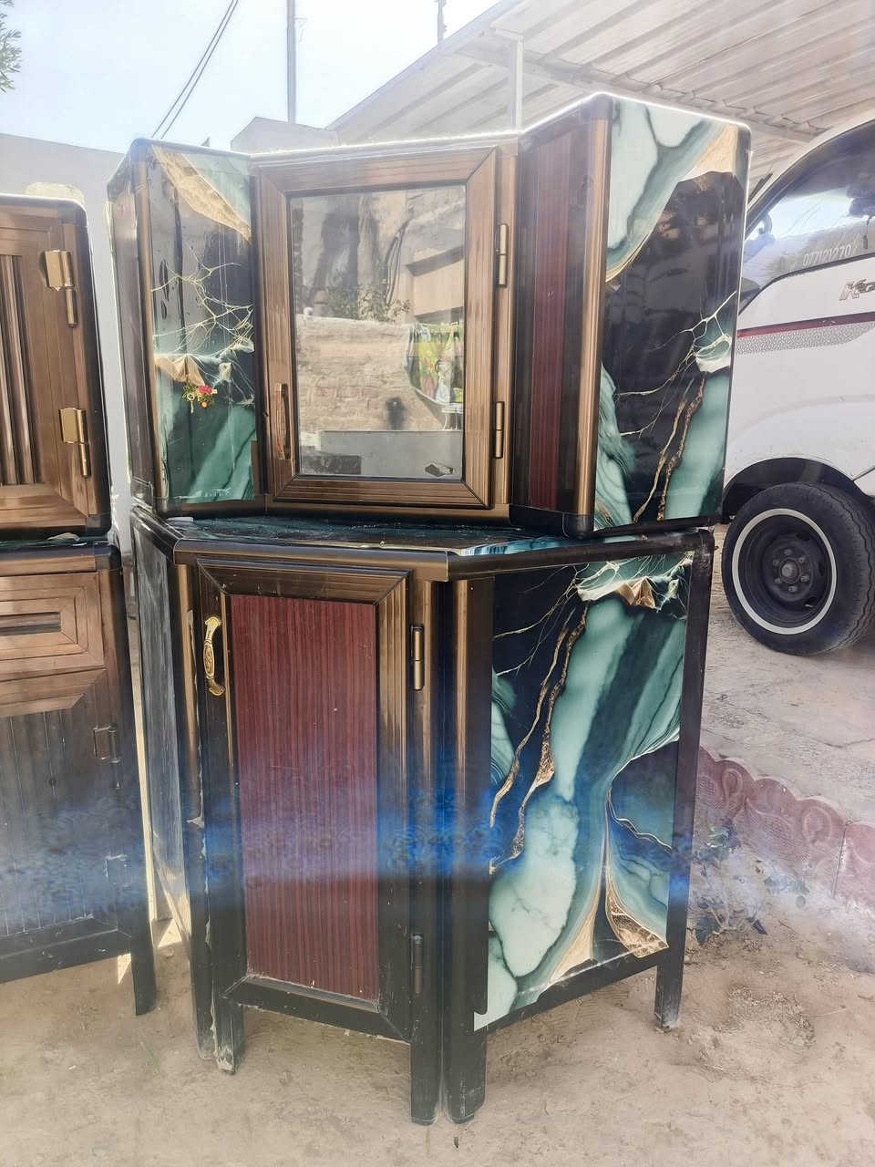 سلام وعليكم
كاونتر حطاطه ألمن يوم 
٥ قطع كلش مرتب ونضيف للبيع 
السعر ٢٧٠ الف او بي مجال شوي 
العنوان ديالى منصوريه الجبل سد حمرين 
***********
