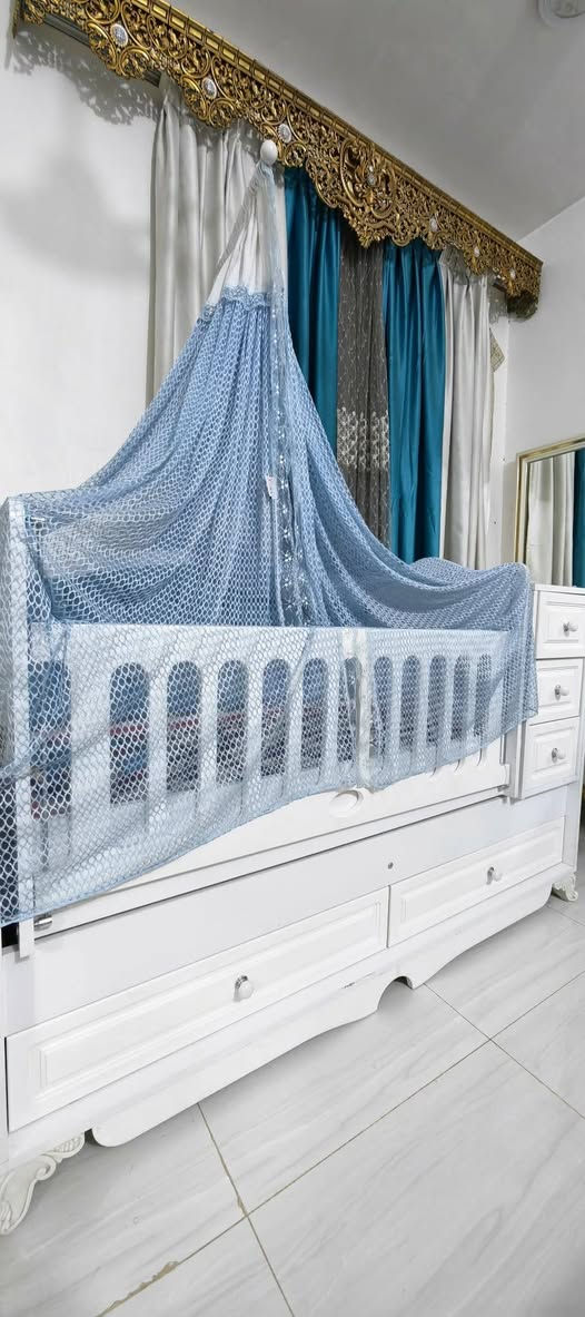 السلام عليكم 
سرير طفل يلائم حتى عمر 7 سنوات ب 80 الف 
للتواصل ***********
