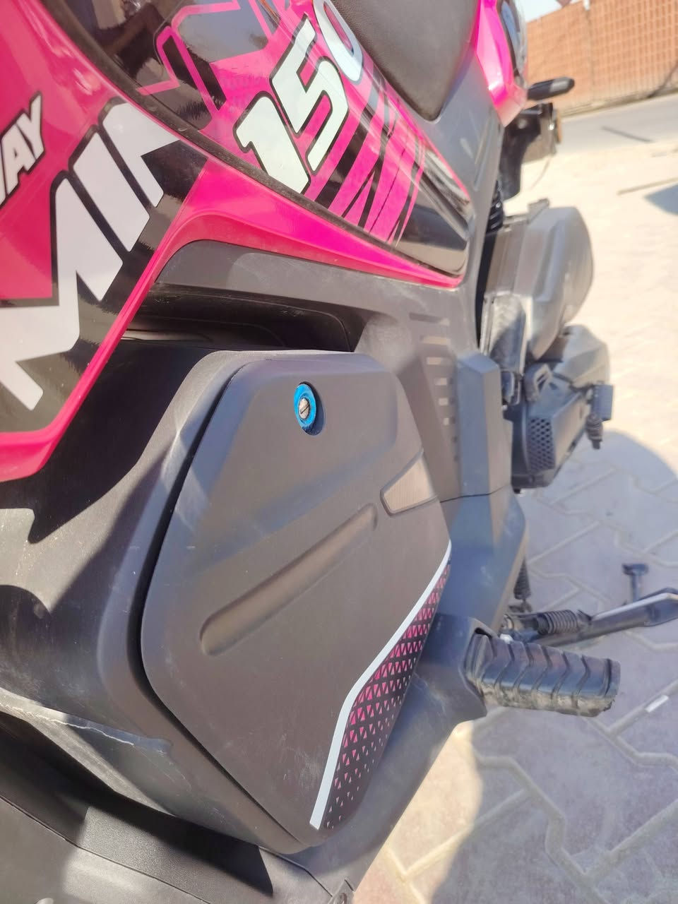 السلام عليكم استاذي دراجه ميني اكس ار كي 150cc مرقمه
ماشيه 4500 وقابله لزايده
دهن وبانزين محسن
دراجه بعدها بحاله الوكاله واخت الجديده
بعدها ب اسم الشركه
سعرها 2200 قفل
***********
ممتواجد ع فيس اتصل وادلل
