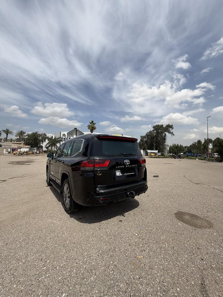 السلام عليكم سيارة للبيع 
لاندكروز 2024 بريم اصل   
ماشية سيارة 12 الف كيلو  رقم بغداد .
 فئة السيارة .. VX ليمتد  محرك 4000 تنفس طبيعي . كفالة عامة مغلفة (PPF) 
موصفات السيارة . كشنات خزن ميموري  فتحة سقف  كشنات امامي خلفي كهرباء فيدراليات خلفية رادار  امامي معروفة موصفات ال VX 

سعر . 82.500$ 
 
***********

 مكان سيارة .بغداد
