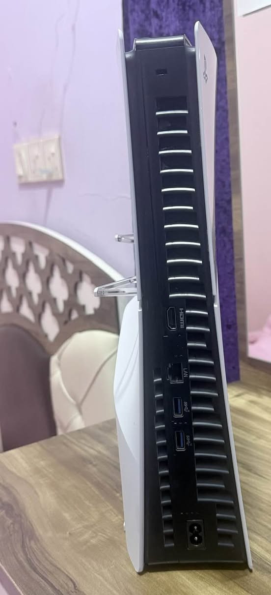 سلام عليكم للبيع بليستيشن 5 سلم ذاكرة واحد تيرا كلش نضيف وكلشي مابي وما مستعمل هواي ويا جويستك وحدة واقراص ثنين انتشارتد الكلكشن الي هي 3 اجزاء بقرص واحد ال 1و2و3 وقرص اساسن كريد فالهالا اشتريتهن ثنينهن ب45الف البلي سعرة هو والاقراص 670 الف وبي مجال قليل رقم الهاتف *********** العنوان البصرة القرنه الشرش الكريم
