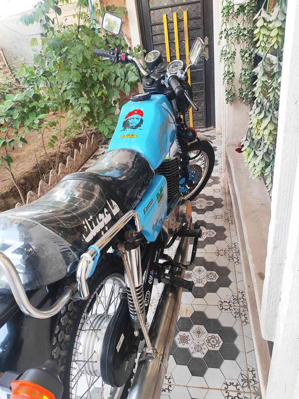 السلام عليكم من رخصت الادمن المحترم دراجه جديده مدام العين تجي وت شوف بدون بيه لحيم صفحه وحده سيس الماكينه 3وكله المانيه كهرباياته كامله يريده راعيه بسعر مليون وربع ميه قفل إني مكلف بل نشر وهذه رقم راعيه*********** مكان الدراجه حله المسيب السده
