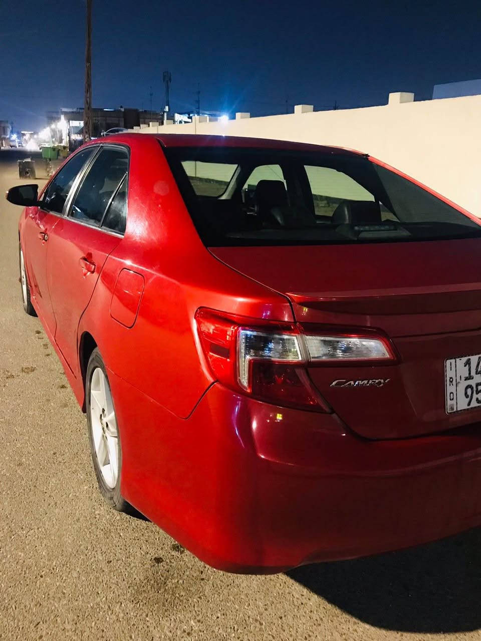 تويوتا كامري ٢٠١٣ se فول مواصفات ما عدا فتحة السقف لون احمر رقم بصرة بأسمي شرط التحويل وارد امريكي  بيها جاملغ مبدل ومصبوغ جهة السايق بدون دواخل ومكان حادث حرق ربع الباب الامامي جهة عكس السايق موضح بالصور  يحتاج صبغ ابيع حزام صبغ 
سعره ب١١٥ وبيه مجال بسيط 
للاستفسار *********** البصرة, العراق
