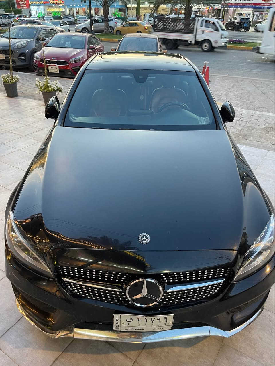 السلام عليكم 
مارسيدس c300
موديل 2018 
داخل احمر 
بانوراما 
دبل ماوس 
محرك 2000 تيربو 
حادثه كلش بسيط وهنا بالعراق جاملغ خلفي اثر دراجه 
رقم بغداد 
السعر 220 ورقه وبيه مجال 
اتصال *********** بغداد, العراق
