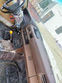 سياره للبيع تويوتا هايلكس 1985 سياره نضيفه ومحرك توه مجفت حداديه جديده...