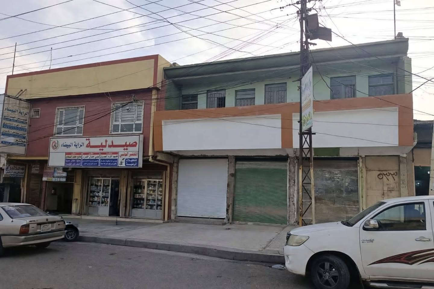 *للإيجار - عمارة تجارية بحي الكرامة* 🏢
*الموقع*: حي الكرامة، شارع رئيسي وقريب علمدخل بنص السوق 

*المواصفات:*
1. *3 محلات كبار ومفتوحين على بعض* = تكدر تاخذهم محل واحد مساحة جبارة
2. *الطابق الفوگ المحلات* = يصلح مخزن مرتب، مساحة واسعة
*يصلح لـ:* 
ماركت كبير 🛒، مجمع ملابس رجالي ونسائي 👕، مواد انشائية، اثاث، اي مشروع يحتاج مساحة مفتوحة
*للاستفسار والاتصال*:***********
***********
العمارة نظيفة وجاهزة موجودة بأي وقت، تعال شوف
