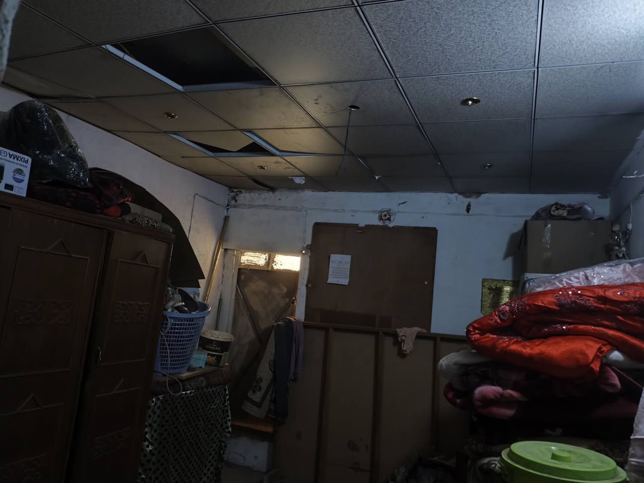 نص قطعة قطاع 16 قديمة 72م شرك استقبال ومطبخ وغرفة وترك جوة وفوك غرفتين وبالكون السعر 100 للاستفسار الاتصال  
***********
