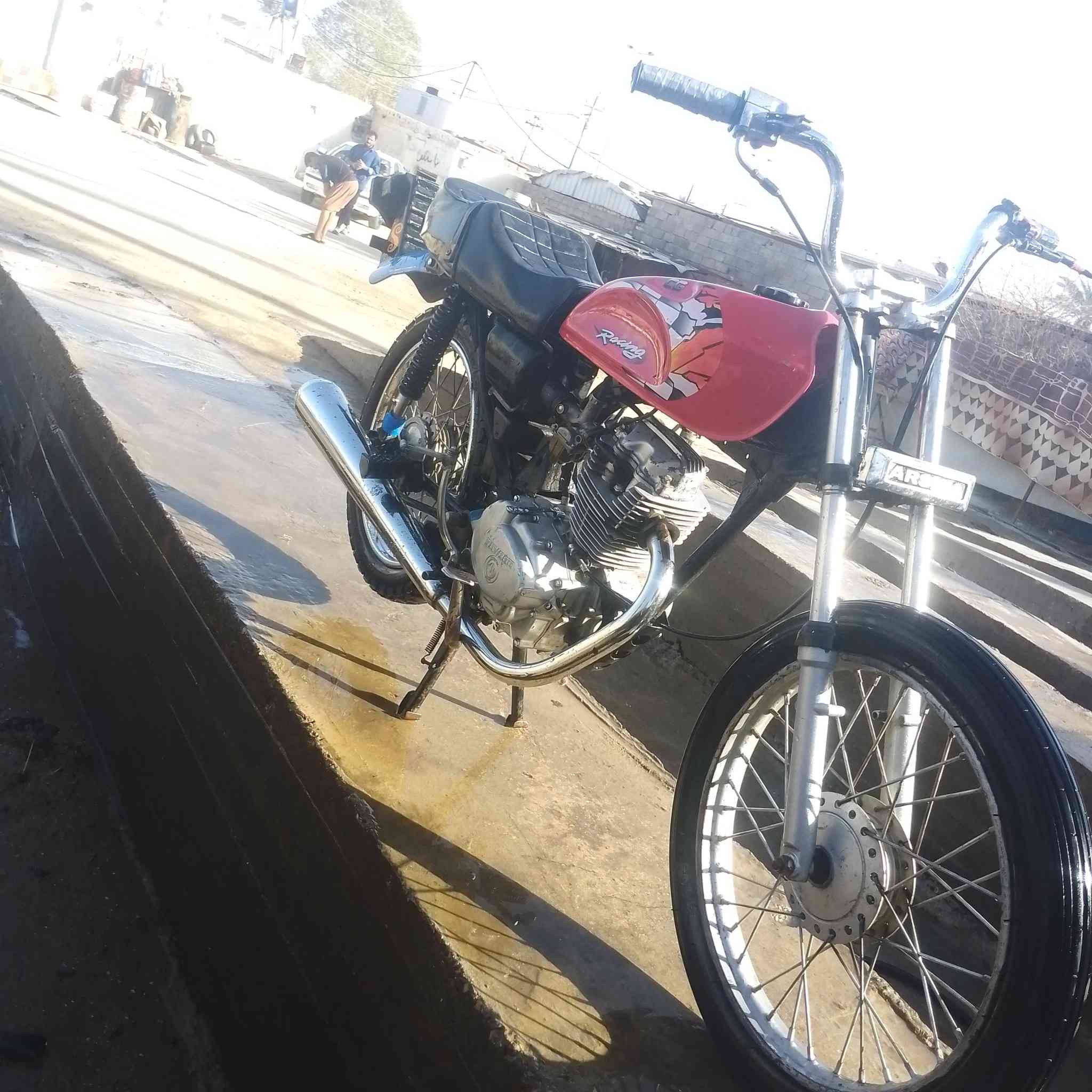 السلام عليڪم دراجه للبيع شاصي موديل 20 مڪينه ارشاا دراجه خير من الله والشراي بي خير ويدلل التفاصيل اتصل ***********
