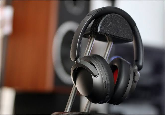 📢 للبيع | سماعة 1MORE SonoFlow HC905 (جديدة)
🎧 سماعة احترافية بتقنية عزل الضوضاء النشط (ANC) وصوت عالي الدقة Hi-Res Audio مع دعم LDAC للحصول على جودة صوت ممتازة. �
1moreglobal +١
✅ المواصفات المختصرة:
عزل ضوضاء نشط QuietMax ANC
مشغل صوت 40mm DLC Dynamic Driver
دعم LDAC وHi-Res Audio Wireless
بطارية حتى 70 ساعة تشغيل (50 ساعة مع ANC)
شحن سريع: 5 دقائق = 5 ساعات تشغيل
12 إعداد EQ جاهز عبر التطبيق
وضع الشفافية (Transparency Mode)
5 مايكات مع تقنية ENC للمكالمات
اتصال سلكي ولاسلكي
بلوتوث 5.0
وزن 250 غرام فقط �
1moreglobal +١
📦 الحالة: جديدة بالكامل مع جميع الملحقات الأصلية السعر 80 الف
يوجد توصيل لكل المحافظات
*********** واتساب
