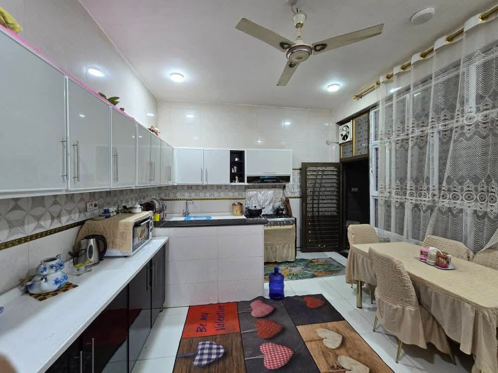 دار للبيع مساحه 200م 
طابو زراعي سند 25 
الطابق الاول 
غرفتين نوم.   هول.   استقبال.   مطبخ.   مجمع صحيات داخلي وخارجي.       كراج سياره 

الطابق الثاني 
غرفتين نوم.     هول.     مجمع صحيات.   

السعر 135وبيه مجال.   بيع مستعجل 

بناء حديث  طابوك.  صب كونكريت.    عروض الشارع 8م
بابل ورديه داخل قرب الأمام سيد موسى
 لاستفسار ***********
