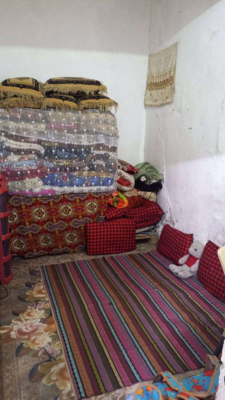 السلام عليكم بيت 🏠 للبيع مساحته 120متر يحتوي ع غرفه عدد ثنين وصاله ومطبخ وصحيات وطارمه العنوان الكوفه 17تموز الصدر الثالث للاستفسار اتصل على هذا الرقم ***********
