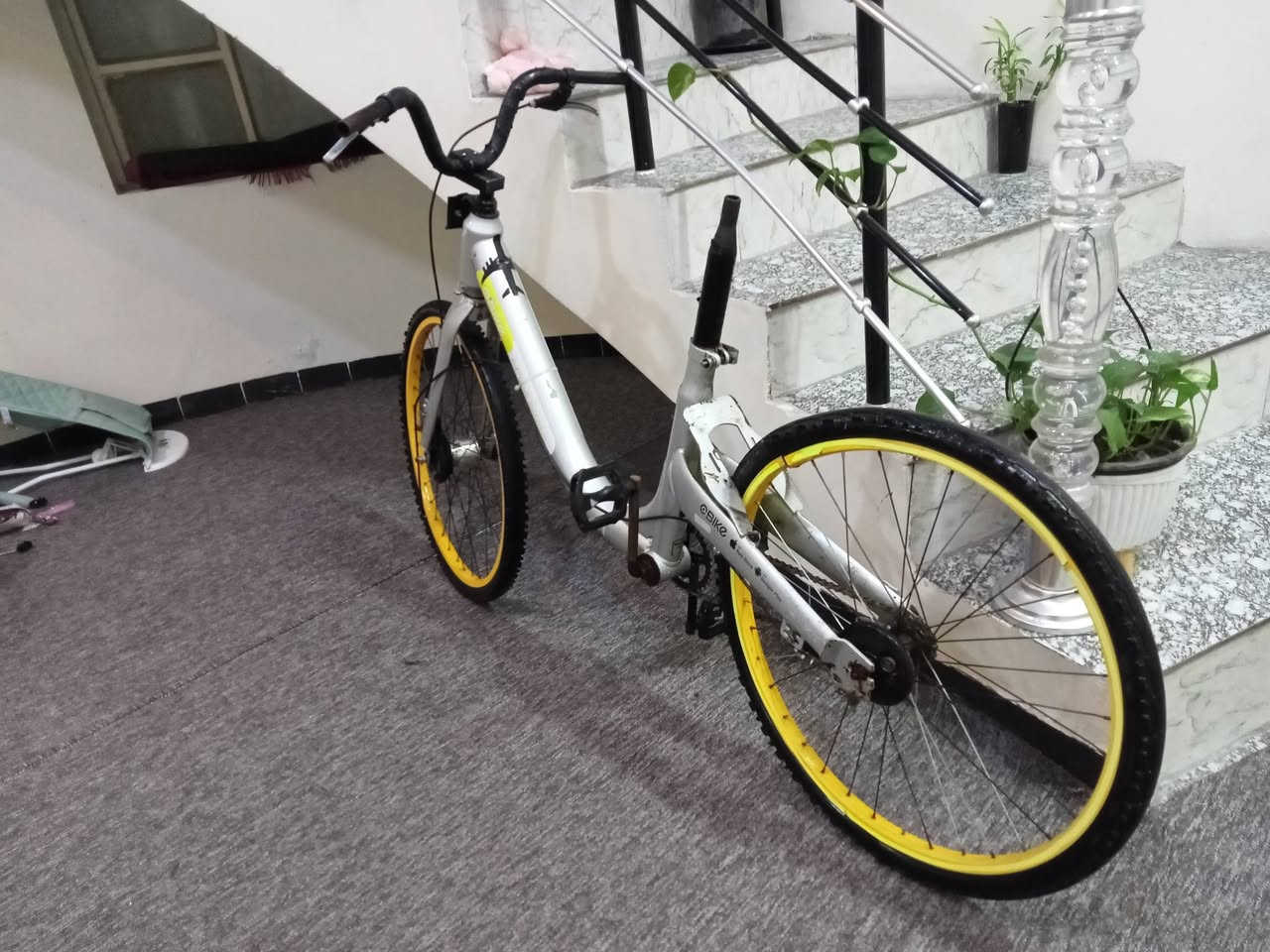 سلام و عليكم بايسكل للبيع التاير جوبلس هوه يجي من الشركه و امختم نقصه يدات و ويل و سرج قيم بل يرضيني و يرضيك المكان بغداد طالبيه قرب مسبح الصفا الستفسار ***********
