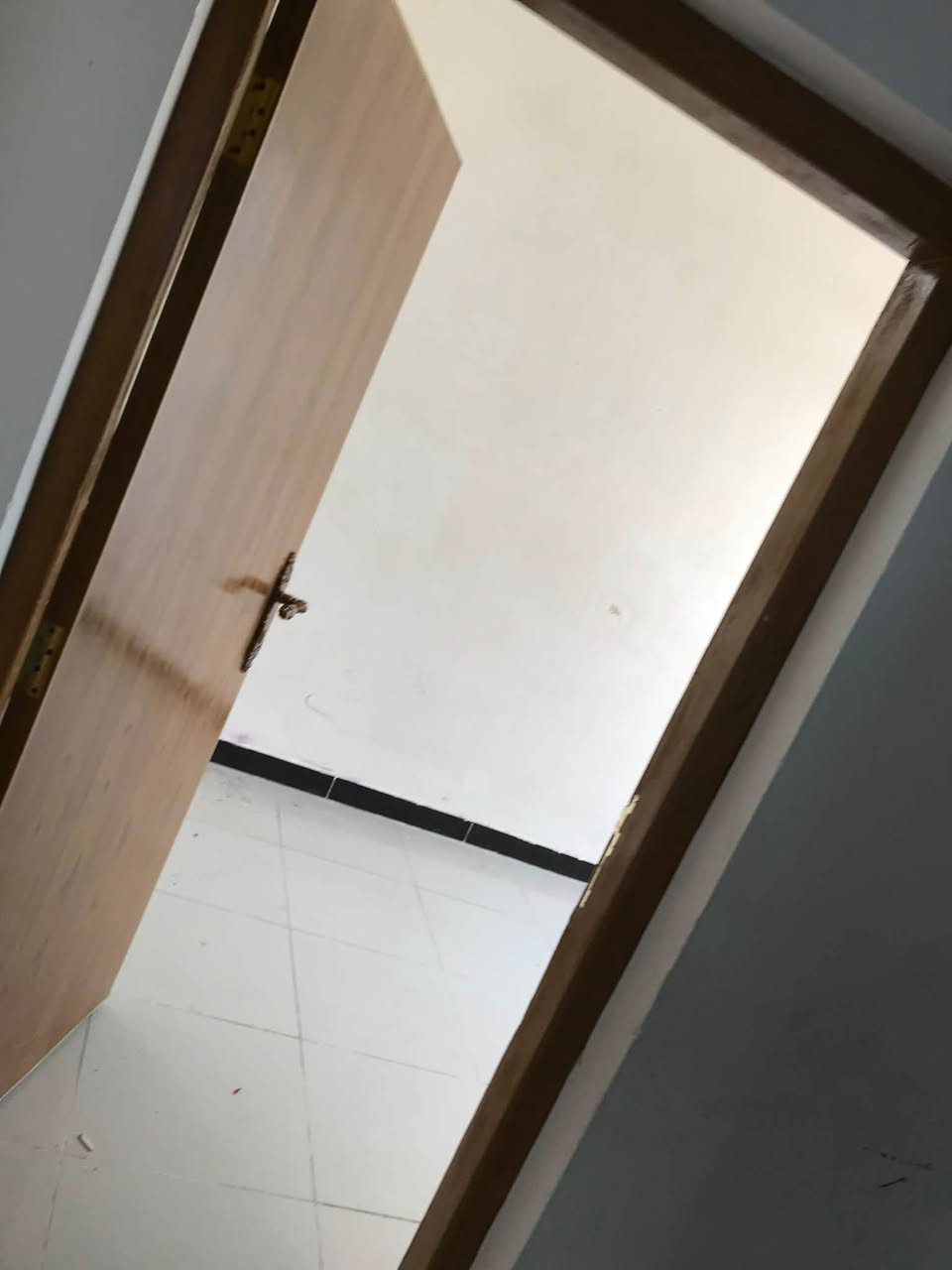 بيت للبيع 50 متر طابو صرف بناء 2019
استقبال ومطبخ وخدمات
الطابق الثاني غرفتين نوم وخدمات 
بيتونه كبيرة وسطح
اليريد يشوف البيت يراسلني او يتصل ***********
