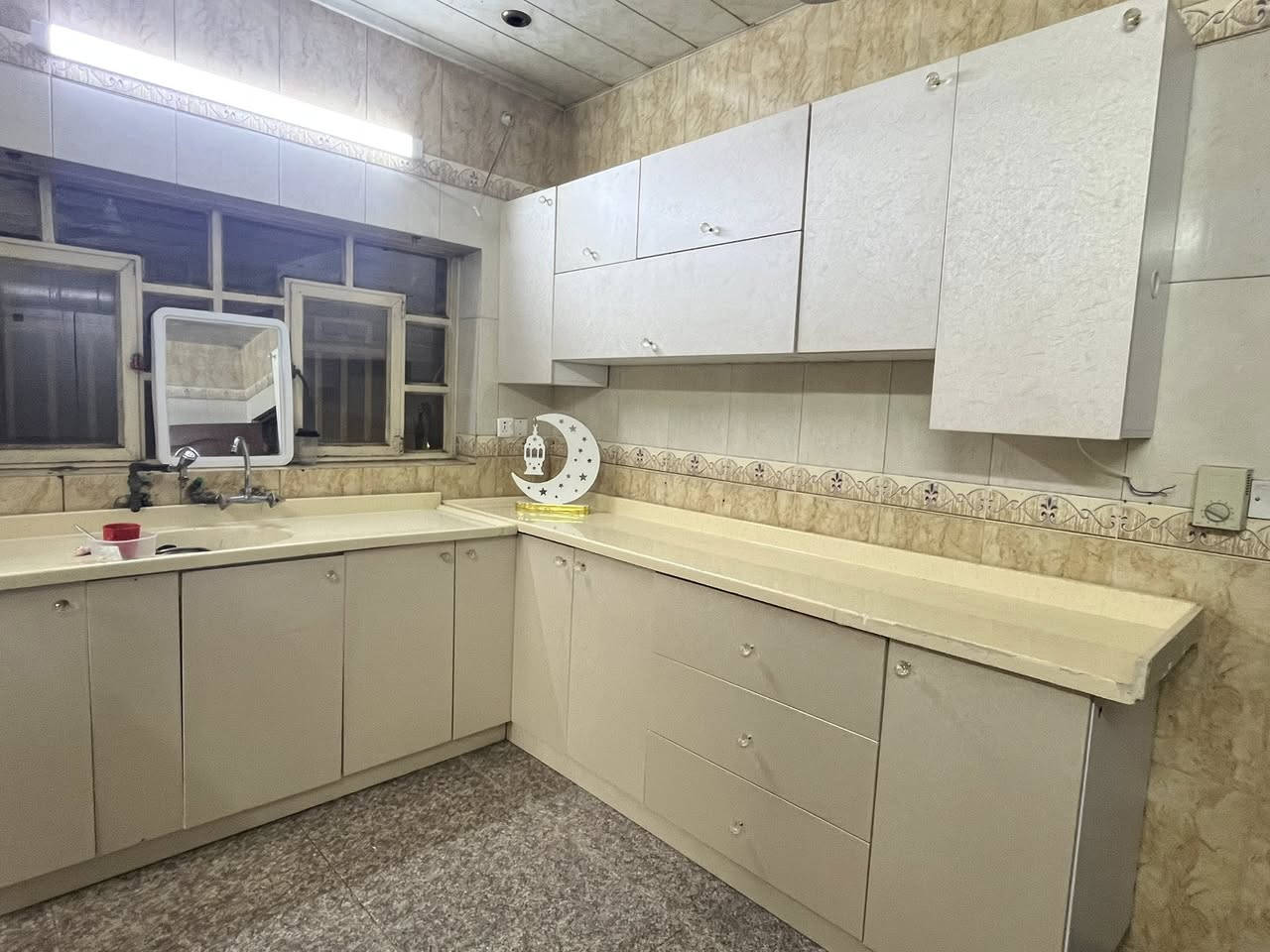 السلام عليكم 
كاونتر مستعمل قليل 
نضيف جدا
9 متر جوكر كامل
مرمر طبيعي والداخل لدات 
خشب HDF
تصميم شركه الجواهري 
بغداد الاعظمية


**إذا كنت صاحب هذا الإعلان وتريد حذفه لأي سبب، رجاءا أرسل رسالة إلى الدعم الفني**