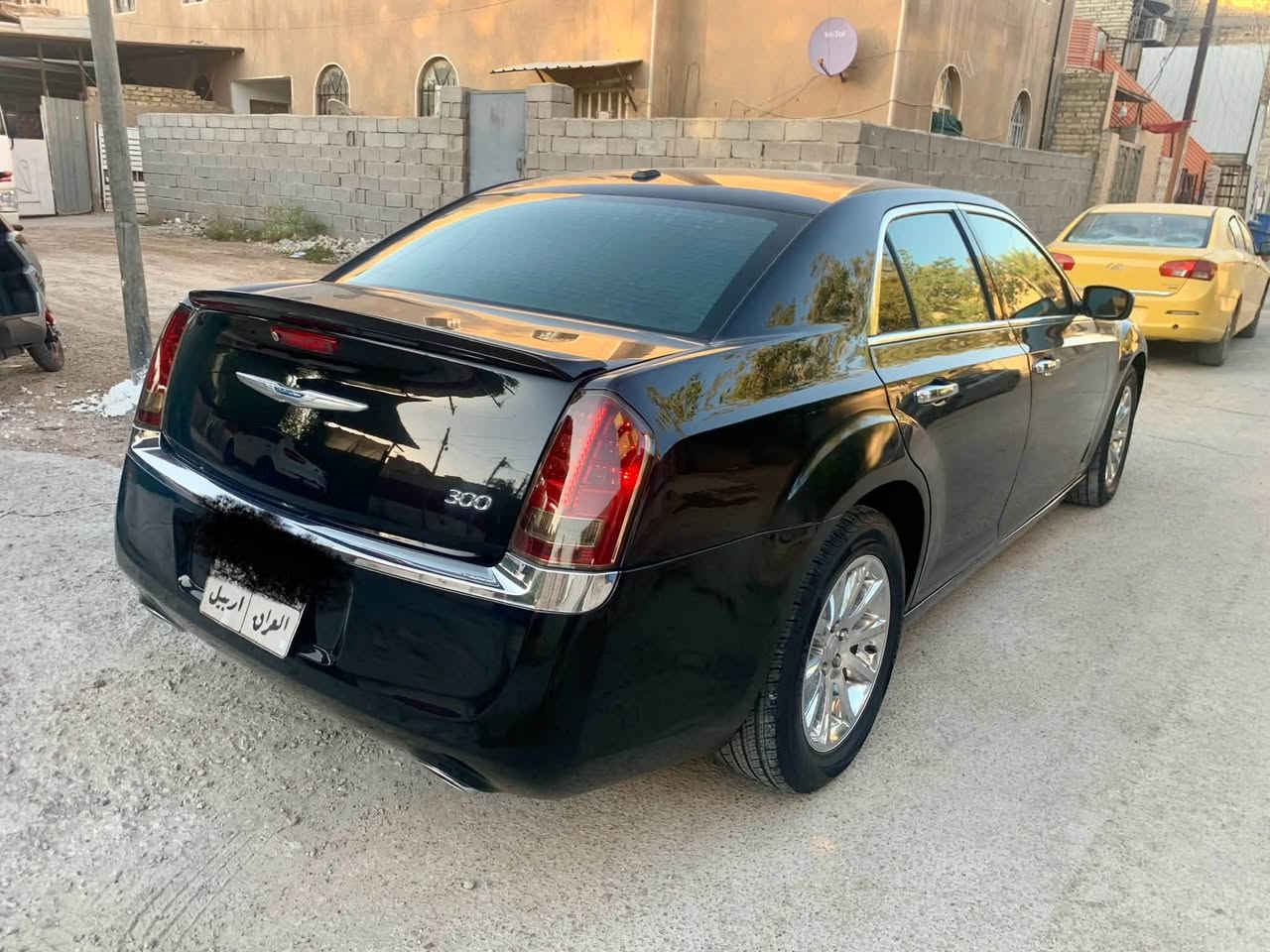 السلام عليكم للبيع اوبما موديل ٢٠١١ وارد امريكي اكلين طابه للعراق بدون حادث اهنا بلعراق انصبغ بيه نص اجاملغ الخلفي السياره جديده كلش وضع شركه استخدام شخصي ماشيه ١١٠ كيلو حقيقي رقم شمالي اربيل السياره فول موصفات  السياره مابيه نقص برغي مكينه ٦سلندر ٣٦٠٠
موصفات السياره 
* بصمه 
*شاشه جبيره 
* مقاعد جلد +تدفه تبريد 
*كشنات كهرباء
*زرع عدسات زنون 
*تخم تاير توني شاده 
*صدر امامي خلفي توني شاده 
**تشغيل عن بعد 
*
مكان السياره بغداد الشعب 
السعر ١٤٧ اوبيه مجال كلش بسيط 
الاستفسار ***********
