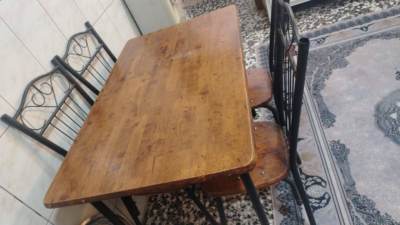 ميز طعام للبيع ويا ٤كراسي السعر ١١٠ جديد مابي اي ضرر المكان العامرية


**إذا كنت صاحب هذا الإعلان وتريد حذفه لأي سبب، رجاءا أرسل رسالة إلى الدعم الفني**