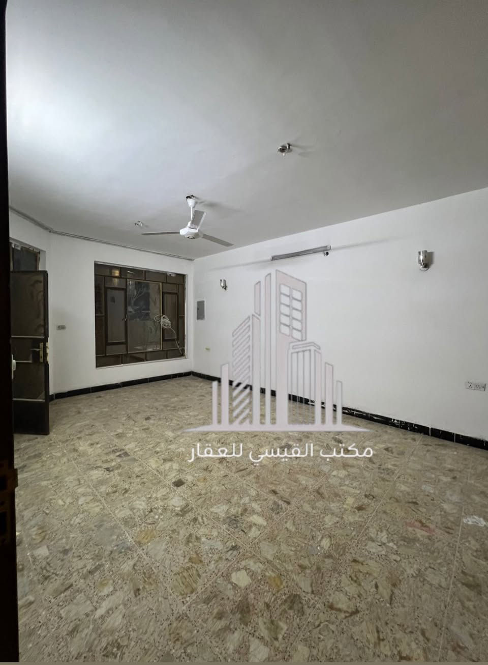 #للأيـــجار_في_الســـيدية
بيت مساحة 150م نظيف يحتوي على مدخلين اربع غرف نوم وصالة ومطبخ وخدمات عدد اثنين ايجار مليون وربع 

بأمكانك عرض عقارك عندنا 
زبائننا الكرام نستقبل كافة عروضكم وطلباتكم 

للاستفسار يرجى الاتصال على الرقم
*********** 

او زيارة مكتب القيسي للعقار والأعمار 
عنوان المكتب
#السيديه_شارع_المركز_مقابل_التفاح_الاخضر
