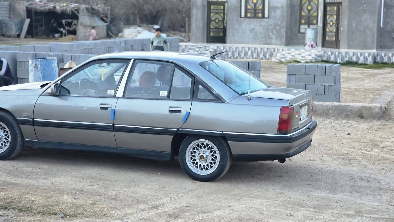 يالله اوبل اوميكا للبيع موديل 93 محرك 2000 #بلادي سنويه مجدده صبغ عام جماليه فقط كفاله من الضربه  والخويس كير #اوتوماتيك شرط تحويل مباشر سياره جاهزه من كلشي مكاني رمادي #للاستفسار *********** مكلف بنشر.           #السعر36 مجال بصيط
