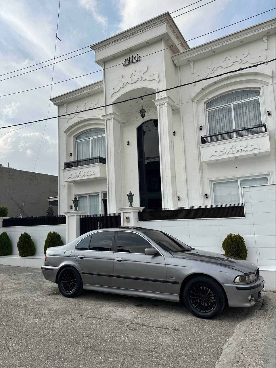 بيئم موديل ٢٠٠٠ گيرو ةكينه بةشةرت مةكينه ٥٢٨ فول فولة  توماتيك سلايته جام ئوتو لايت القة كامل كراوةتة M سةيارةكة سةنةويه گيرا خةرامةكةمان ساف كرد  بو زانياري زياتر تيل بكة *********** أربيل, العراق
