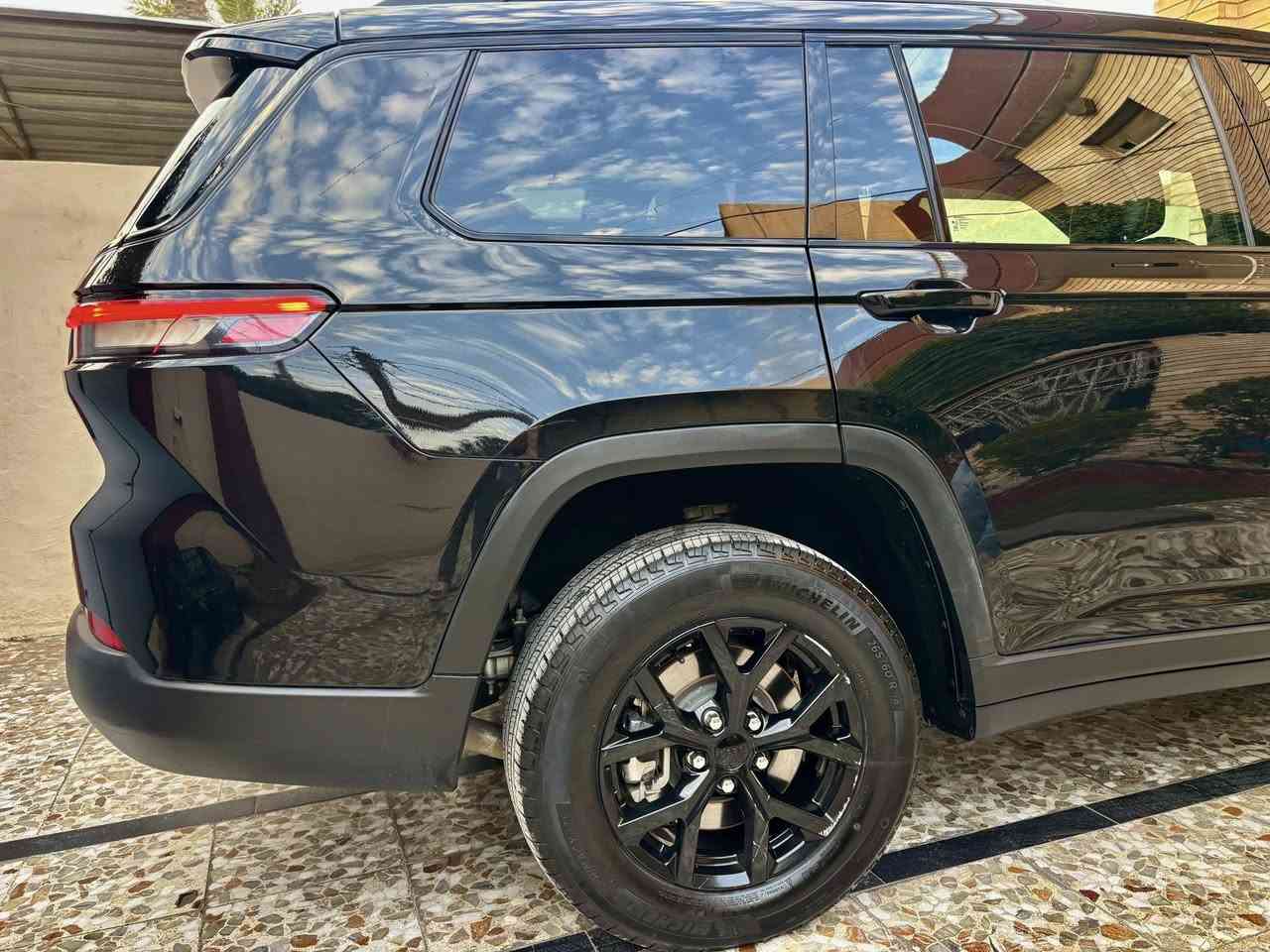 جيب  2024 بلاك توبL بانزين رقم بغداد السعر 238 ورقة قفل قفل نقد فقط بدون مراوس 

المواصفات 
ماشية 17 الف كيلو 
بلاك توب
حساسات خلفية وتوقف ذات 
رادارات امامي وجانبي وخلفي 
كشنات جلد كهرباء
تبريد 3 قطع مركزي
شفتات ستيرن 
قيادة ذاتي وتحديد مسار 
تدفئة مقاعد ومقود 
 تشغيل عن بعد 
محرك 6 سلندر / 3.6 بانزين 
وباقي المواصفات معروفة 

الضرر جاملغ وبنيد   والسونار بل منشور  

الموقع بغداد 

السعر 238 ورقة قفل قفل مابي مجال العملة
نقد فقط بدون مراوس 

اي استفسار الاتصال ***********
