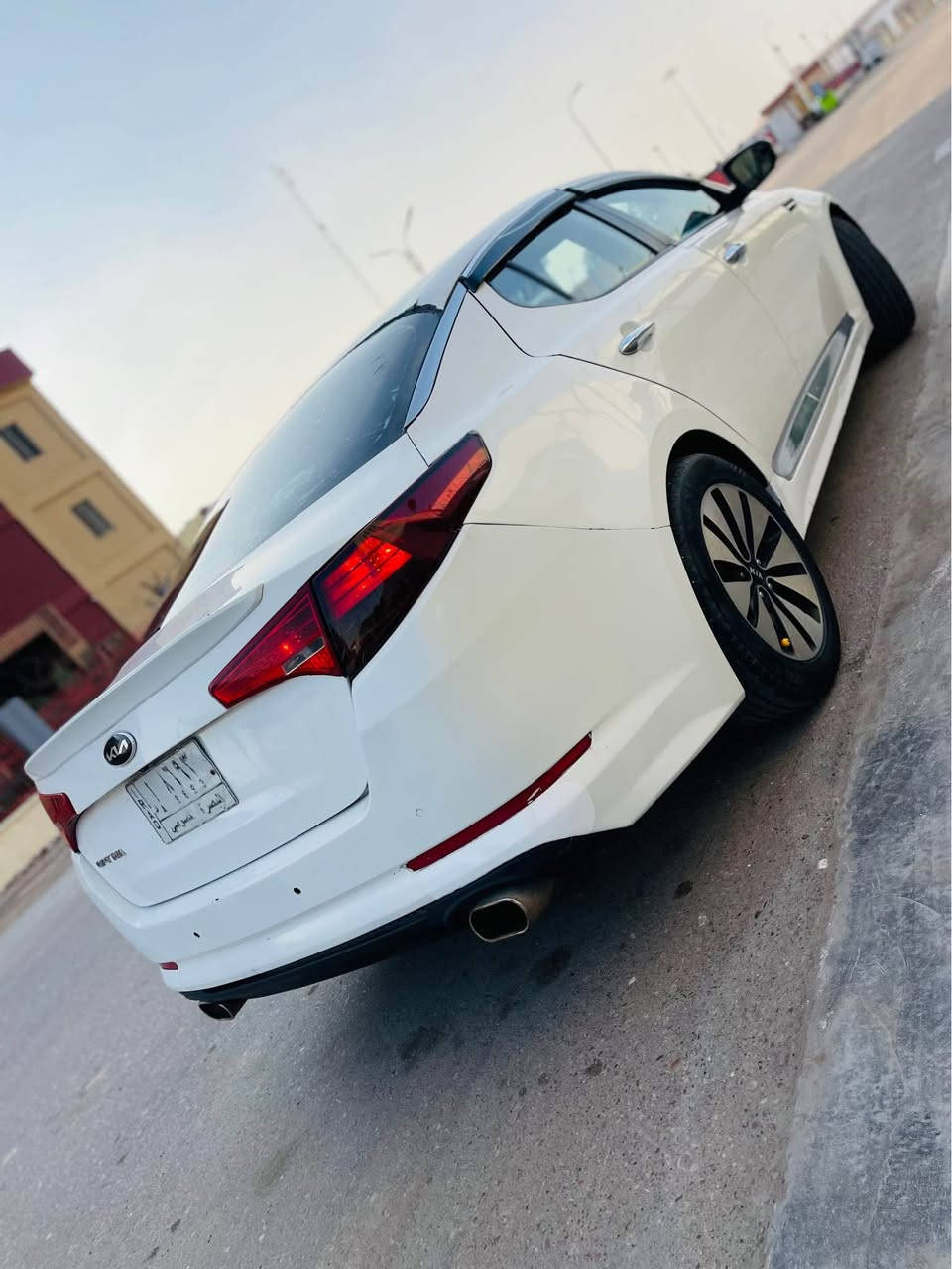 السلام عليكم للبيع كيا اوبتما موديل 2011  بصره سنويه 28 وارد خليجي فول مواصفات للاخير بانوراما بصمه تشغيل وابواب تبريد قطعتين شفتات بلستيرن محرك 2400 دوش دبل كزوز تبريد بيانو تحكم مناخي جاهزه محرك كير حداده تبريد تخم تاير ماكو بيهه نقص محتاجه بس سايق السياره مابيهه ضربه بيهه صبغ مصبوغ حزام اكفل شواصي لغود واكفلهه من الكص والباقي شوف العين اكرر شوف العين  السعر 95 وهاذا رقم صاحبهه غير متواجد ع نت *********** البصرة, العراق
