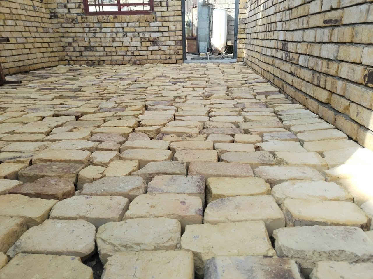 اللهم صل على محمد وآل محمد
سلام عليكم اخوان شغلي  درجه اولا وبسعار مناسبه 
يتضمن شغلي 
1حفر وتربيع ودك بلقفاز
2ادخال سبيس وفرشه وحدله بلقفاز
3تشربت صطح تشربت كاشي وسيراميك 
4قلع سراميك
5اخراج انقاذ من البيت 
6تصعيد تراب السطح  
احفض رقمي يمك بي
 وقت بس خابرني أو تراسلني وبخدمتك 
***********
‬‏ان هذا الرزقنا ماله من نفاذ
