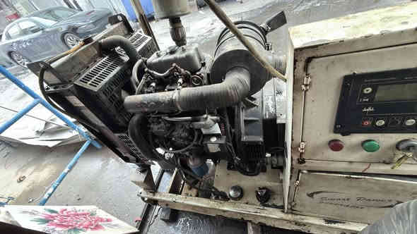 للبيع  او المراوس بوحدة اكبر. مولد بيركنز باب اول 15kv  شرط الحمل مكينه بلاديه  المولد نص نكرة مكان المولد بغداد شارع فلسطين  ***********
