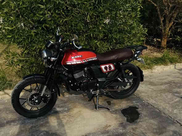 سلام عليكم دايوان لايتي موديل ٢٥ صار ٢٠ يوم من طالعة ماشية١٠٠ كيلو بعدهة عل سحك الدراجة بعدهة بالجيس زيرو مكفولة كفاله عامة اوراق سكنر يعني سحب سعرهة ١٥٥٠ وبيهة مجال مكاني ديالى ***********. متواجد خاص
