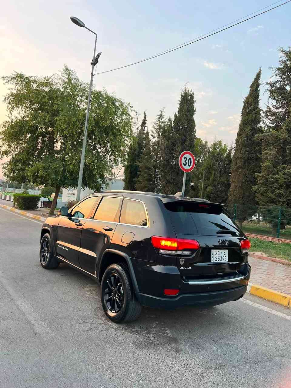 سلام عليكم
Jeep Laredo 2016
فول مواصفات فقط شاشة صغير 
كشنات جلد
فتحة 
فور ويل 
شاشة الكتروني 
سيارة جديد مابي ربع دينار مصرف 
بدون ضرر سيارة فقط شبرين بنيد صبغ 
بدون دواخل بدون ارباك 
ماشي ١٢٥ الف 
سعر ١٧٩ ورقة مجال 
مكان اربيل 
واتساب ***********
