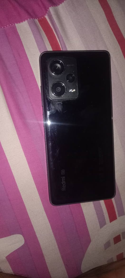 سلام عليكم جهاز Redmi Note 12Pro+5G مستخدم
ذاكره. 256
رام 8+8
البطاريه. 70000
يشغل. 60فريم سلس كلشش جهاز في ببجي. 
كامره 200MP
رقم. ***********
سعر خاص وتساب مكاني بغداد حي نصر.
