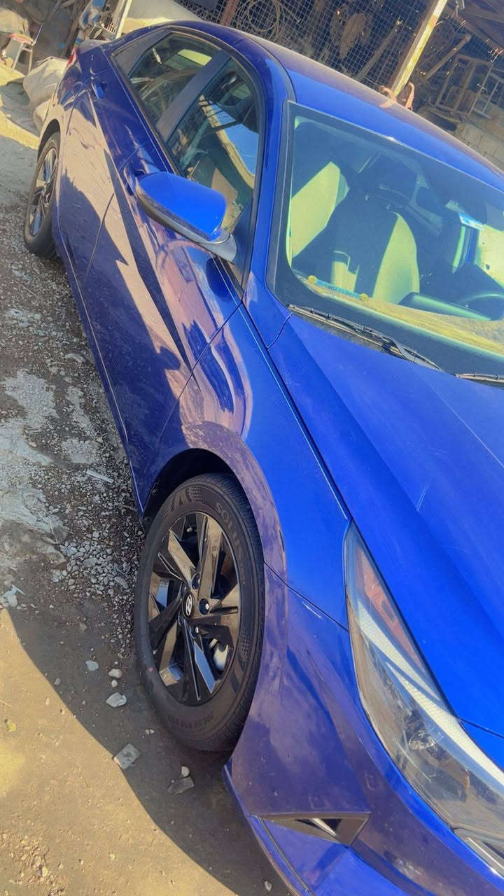 السلام عليكم 
الانترا للبيع 
موديل 2023 
ماشيه 38 
سياره حادثها طابوكه بل قماره
لا صبغ ولابارد 
هنا بل العراق 
صار بيه بارد نصف 
الباب الخلفي 
السياره باسمي 
مواصفات السياره معروفه 
عنًواني بغداد حي اور 
رقمي ***********
